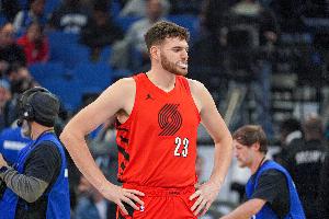 真能抢前场篮板！克林根9中4&三分3中0拿到9分8板 其中6前场板