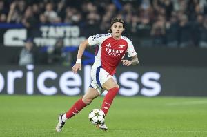 罗马诺：卡拉菲奥里因伤离开国家队，枪手预计球员下周可恢复出场