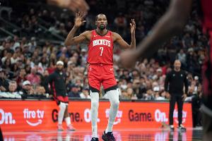 多次单打硬解！杜兰特状态出色 首节打满6中4得到9分2板2助!