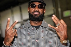 传奇继续！征战23个赛季历史首人 詹姆斯更新社媒晒照：♾️