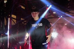 说好的更多时间呢？杨瀚森半场仅打3分59秒 3中1拿2分1板1助