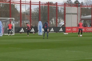 德媒：诺伊尔因患胃肠道感染，缺席本周球队合练