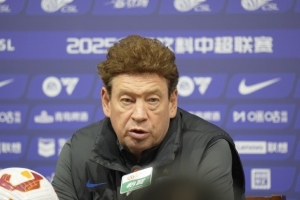 斯卢茨基：明天是本赛季最后一场比赛，努力发挥最好精神面貌