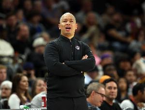 卢：高失误率一直是我们的致命弱点 其实过去三四年都是这样