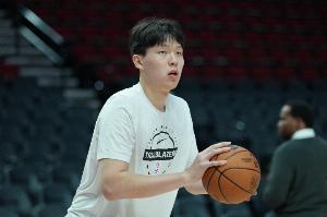 记者:训练营球队防守伸缩性惊呆杨瀚森 原话是‘就像朵花儿一样’