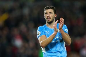 迪亚斯：进攻方推搡门将合理吗？如果是规则那得允许我们也这么做