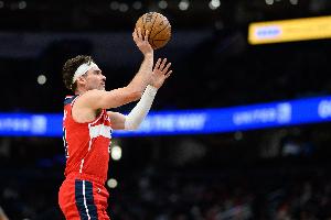 射手也能飞！基斯珀特快攻反击 滑翔躲闪防守双手暴扣