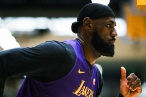 厉兵秣马！湖人官推晒球队训练照：整周都在训练