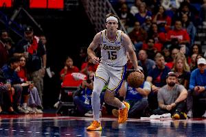 拜伦·斯科特：里夫斯是他所在位置最出色球员之一 他有足够信心