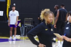 湖人训练营开始第一天，艾顿和斯玛特首次参加团队训练！