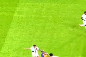 飘是真的飘，强也是真的强！观众视角看亚马尔马赛回旋连续过人！