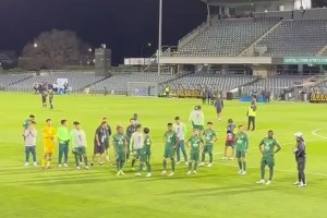 冲球迷竖中指！杨立瑜谢场提前离开引球迷不满被骂，竖中指回应