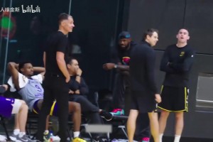 这是真大王！约基奇媒体日拿起“大王”扑克牌拍照