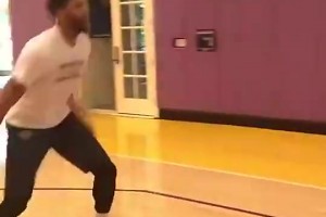 今年夏天胖了14斤！浓眉刚到湖人的时候，这个体型多完美啊！