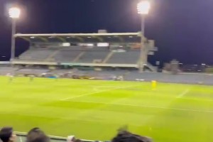 叫塞蒂恩过来！国安球员赛后谢场，面对远征球迷被疯狂骂