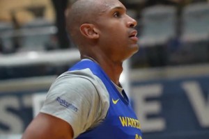 39岁了依旧卖力！霍福德身披勇士训练服，认真进行罚球训练