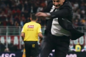 炫酷的视频！回顾罗伊斯当年大伤初愈的完美射门！