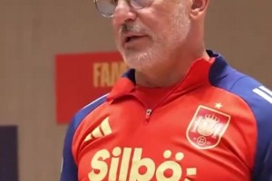 抽象！快来尝试给超跑阿德耶米安上头发吧！