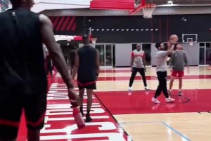 稳如老狗！杜兰特底角三分训练，连续4次命中