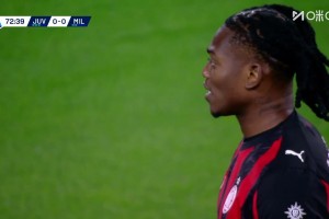 绝佳机会没进啊！莱奥小禁区内近在咫尺的打门竟打偏了！