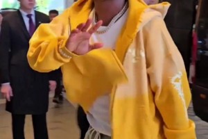 维尼修斯皇马颜值担当！与罗德里戈、米利唐到达日本备战友谊赛！