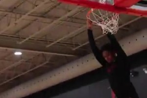 终于不用自己顶4号位了！小卡：科林斯能去防大尺寸的4号位甚至5号位