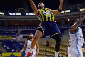 我湖反篮小王子24岁霍顿-塔克在欧洲尽情展示超绝反篮天赋