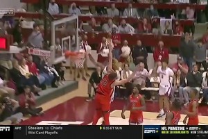 “雨姐”太猛！火箭新援戴维森走着走着隔扣凯斯勒小贾看呆了