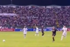 硬汉！当年远藤航强硬防守对方后，安菲尔德响起热烈掌声