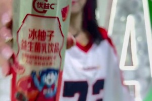 这身高差距！姚明和奥尼尔一起出现在中国赛现场，身边跟着成龙和贝克汉姆