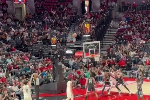 爆发的关键！杨瀚森昨日三分两连击彻底打开局面点燃全场！！