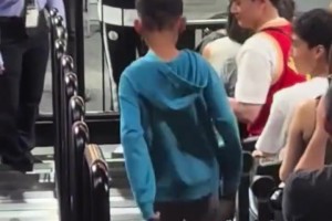 姚明现身第二场中国赛，现场欢呼声依旧很热烈