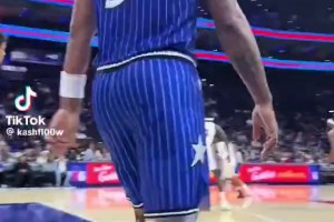 场边球迷喊话班凯罗：你再得两分，我收米！班凯罗：季前赛就赌？