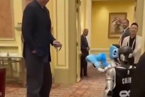 忍俊不禁！当机器人遇上姚明会是怎样画面？竟想打一场拳击？