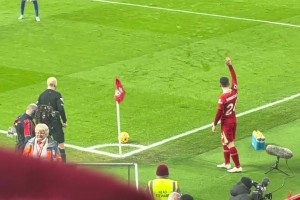 近期各项赛事三连败！利物浦球迷：安菲尔德再无两翼齐飞！