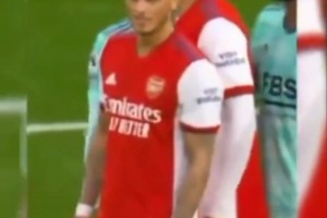 我本怀特想干啥就干啥！网友：搞笑的是他还摆出一副无辜表情