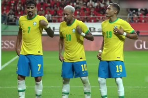 本该是球场上挥洒灵性的精灵！内马尔卡点跳胜利之舞合集！