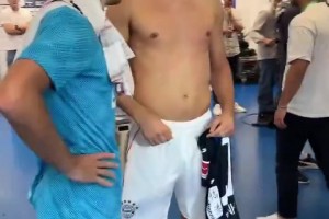 凯恩这身材充分说明神锋不靠堆肌肉