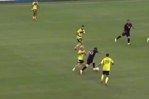 老当益壮！多视角看梅西连续卸球过人进球，整条防线都被打爆了