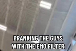 这俩老头真是长不大啊！KG找皮尔斯展示自己新学的功夫！