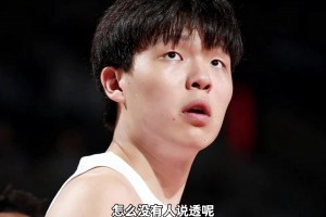 一步一步来吧！此前杨瀚森和美国女球迷的合影！都好高啊~