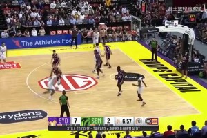 每一场都让人热血沸腾！“大魔王”周琦在澳洲联赛各种空接暴扣！