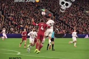 弹跳惊人！空霸范迪克遇到舍什科也顶不过