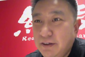 球迷恶搞：中超夺冠一条街，打听打听谁是爹？