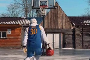 你还真别说！这哥们打球应该比库里本人还“丝滑”