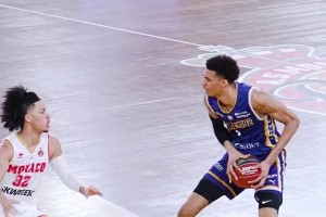 文班亚马这天赋真让人惊掉下巴！投完三分，还能直接冲进去补扣！