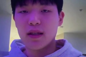 挚友！名场面：美国队被淘汰，里夫斯去德国更衣室恭喜施罗德！