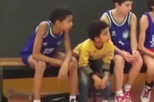 这是被榨干了？克莱开季状态不佳，女友马冬梅身材炸裂！