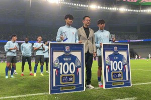 百场里程碑!徐皓阳和汪海健俱乐部出场百场纪念仪式