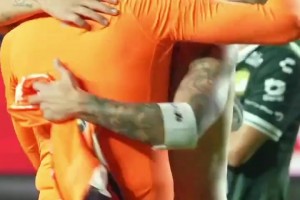 破鼓众人捶！连条子哥和潘长江老师也拿国安“开涮”了